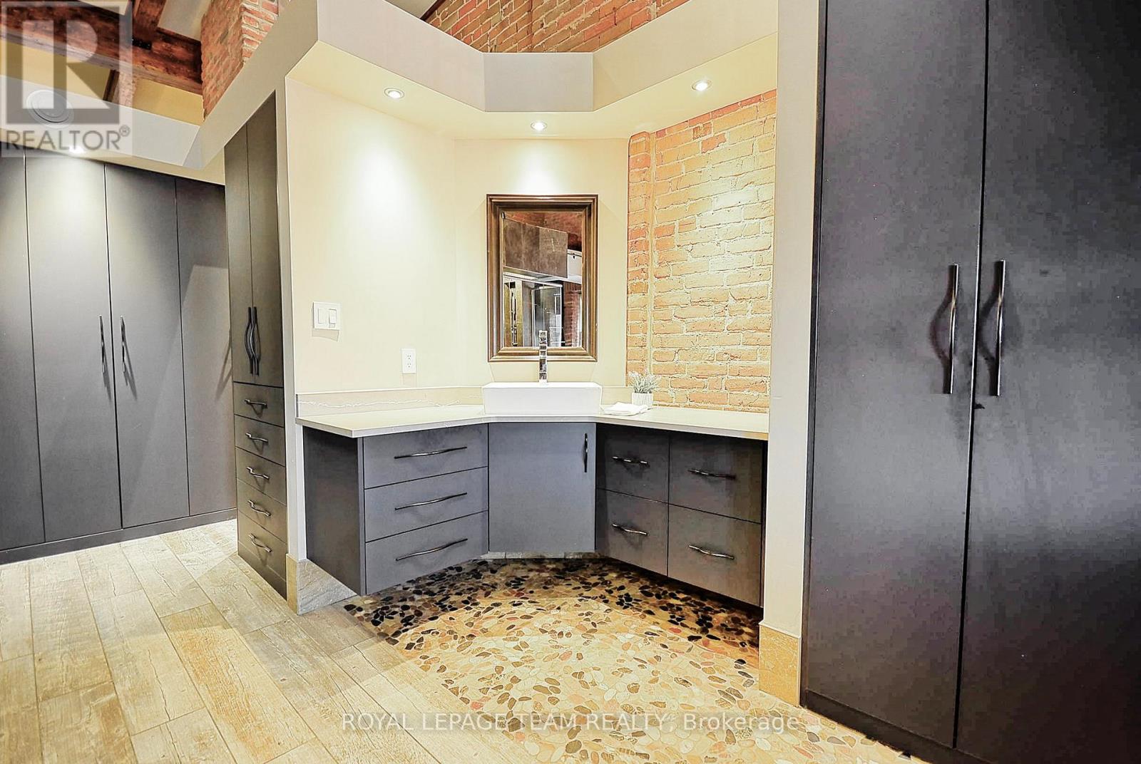 26 Elgin Street W Property Photo 44
