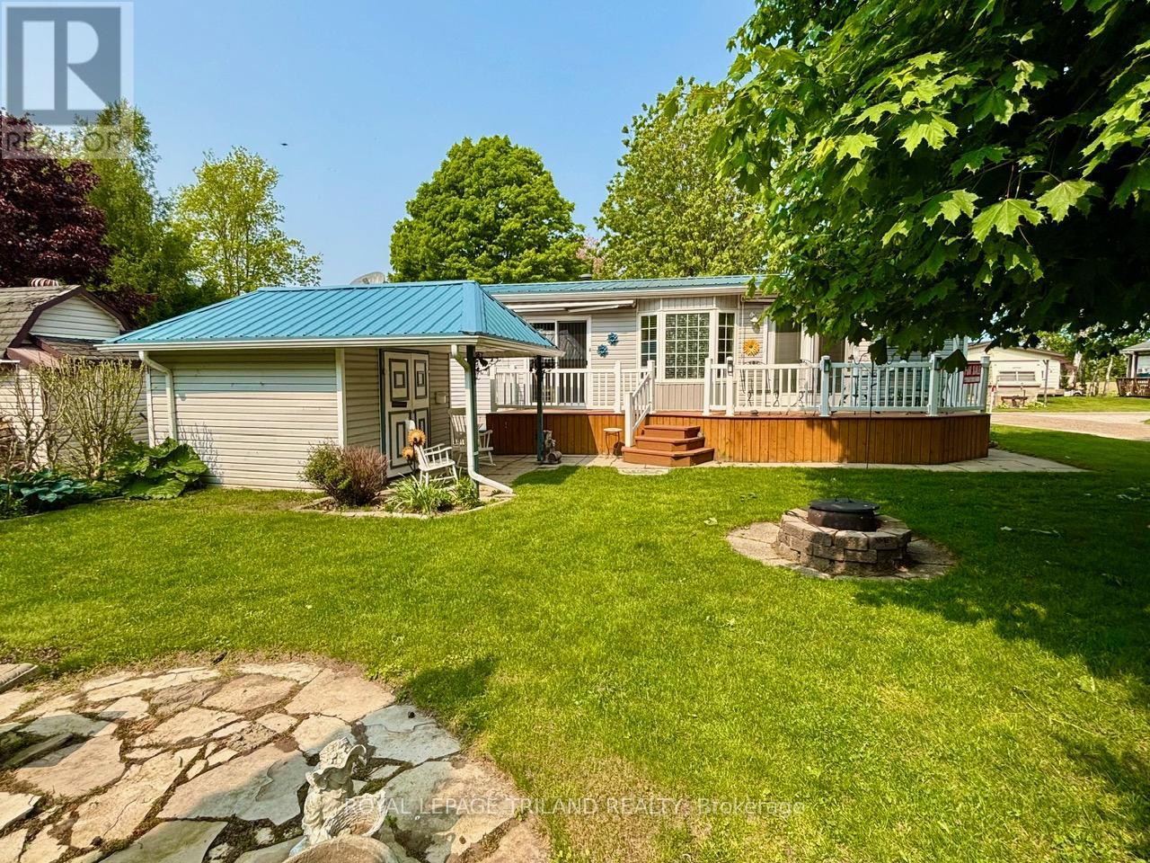 21527 GRAY (LOT 132-133 BIRCH ST.) LINE Property Photo 1