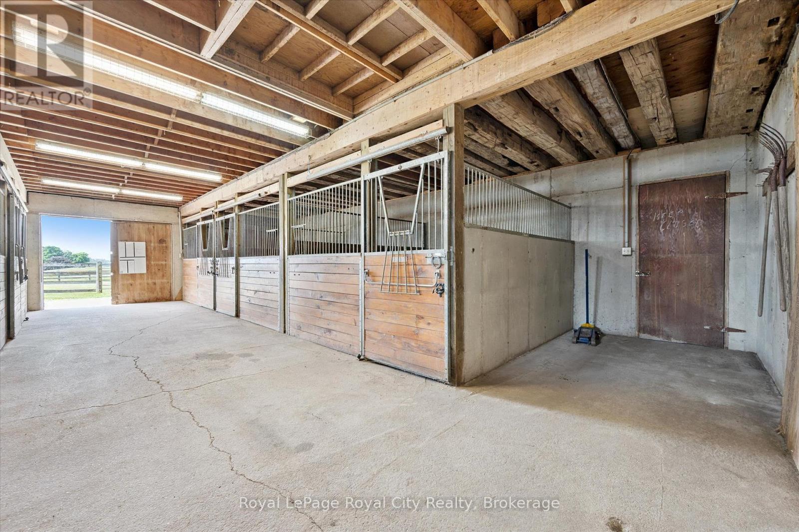 5072 Wellington 32 Road Property Photo 7