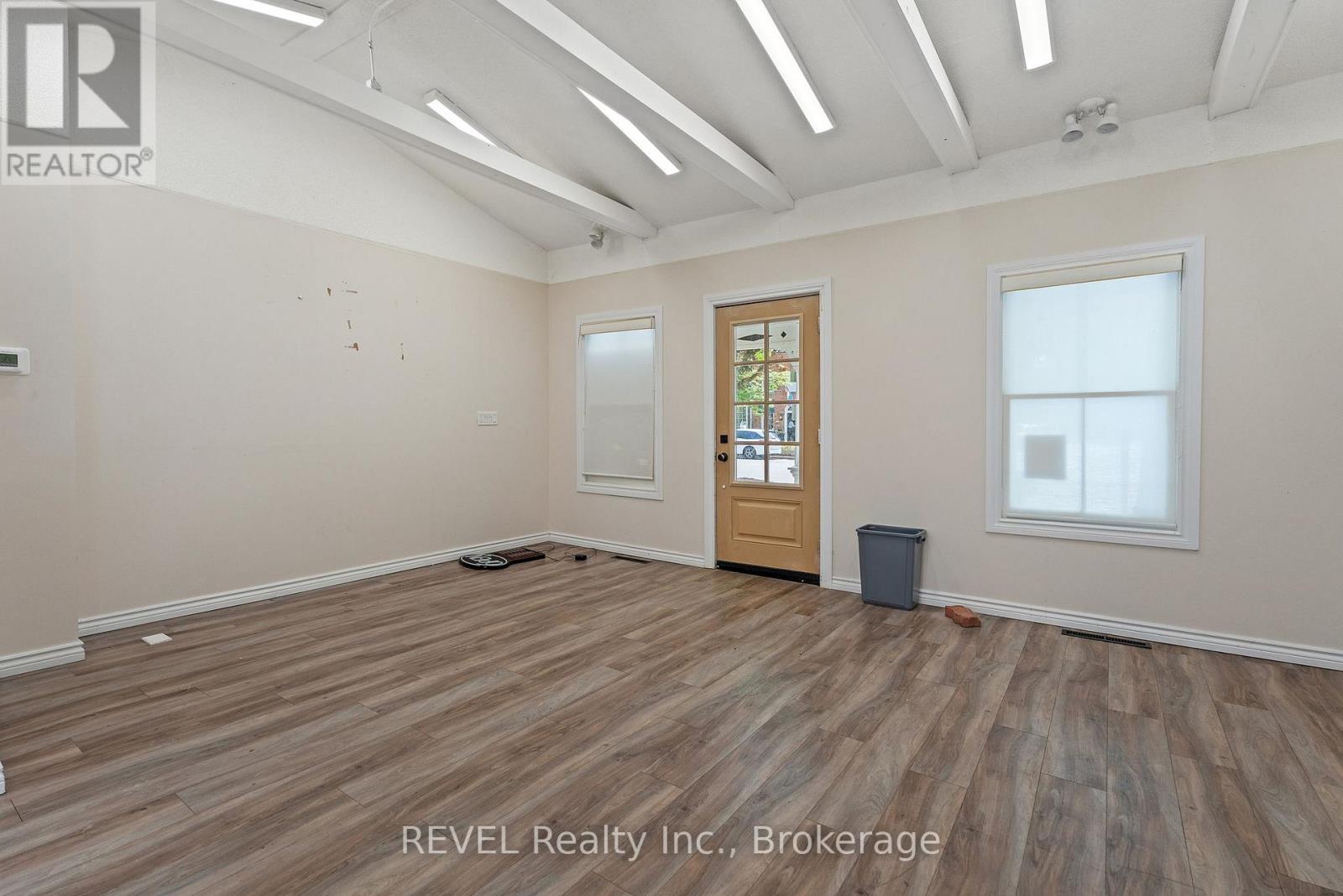 129 Queen Street Property Photo 6