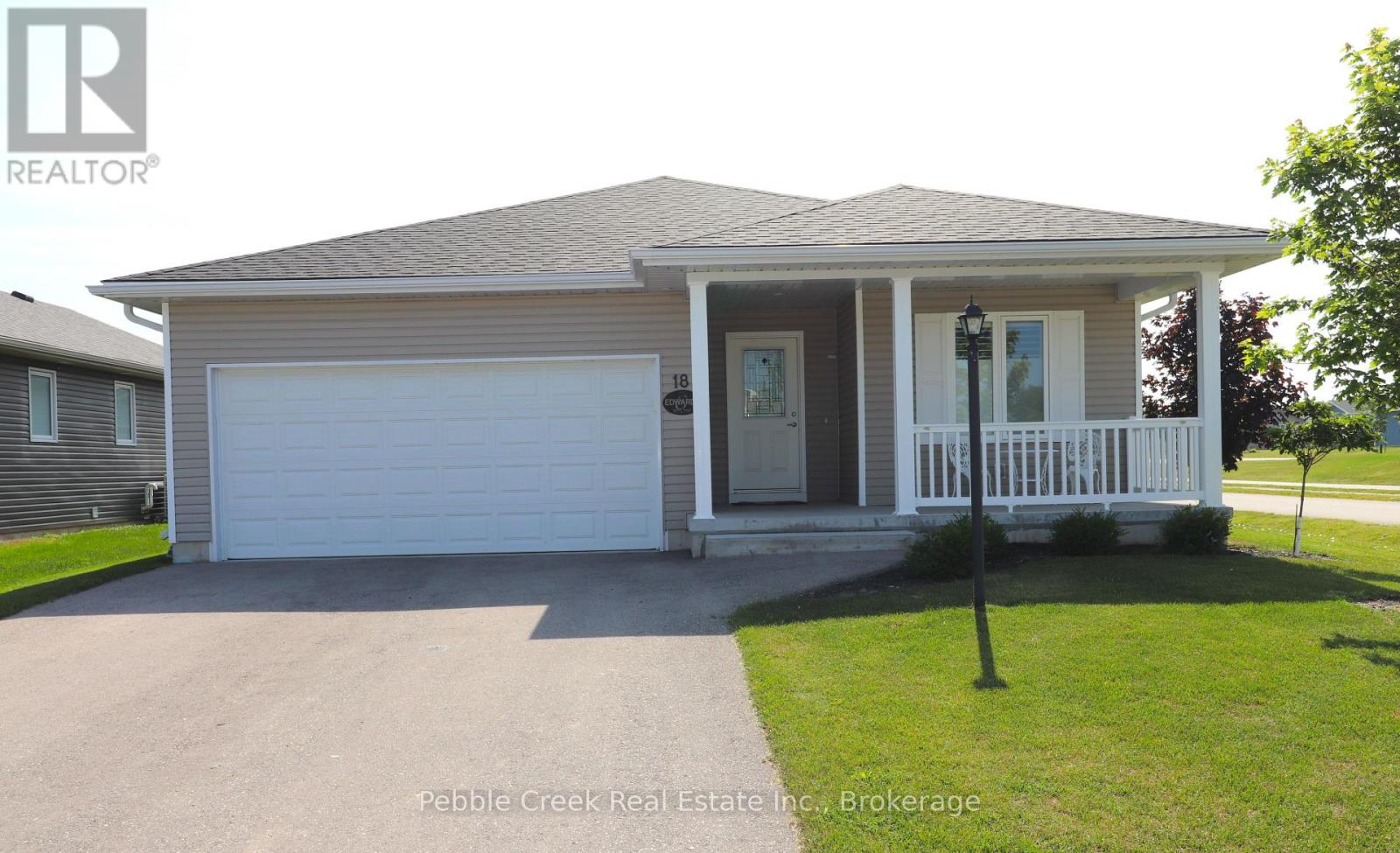 18 Windward Way N Property Photo 1