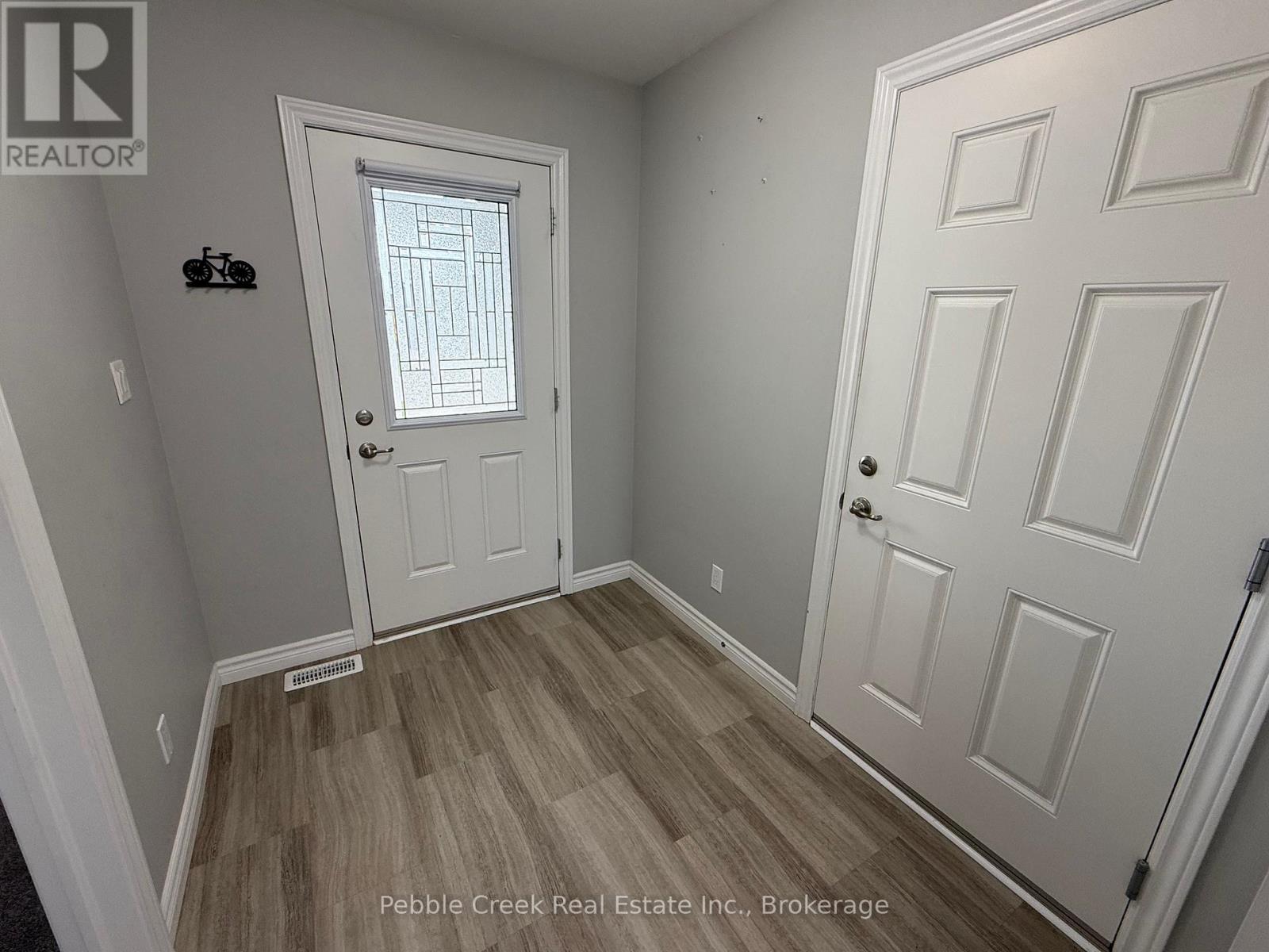 18 Windward Way N Property Photo 4