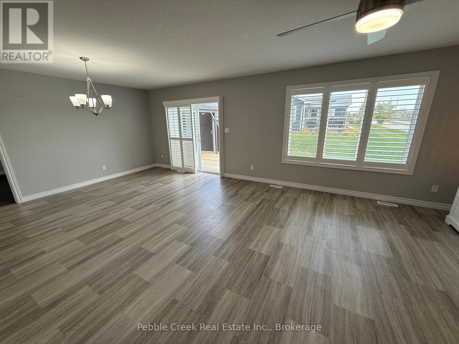 18 Windward Way N Property Photo 9