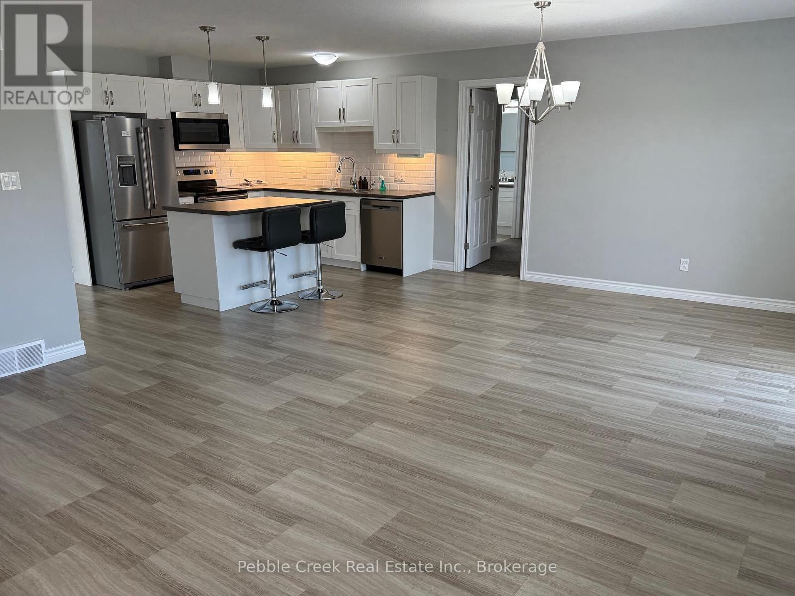 18 Windward Way N Property Photo 12