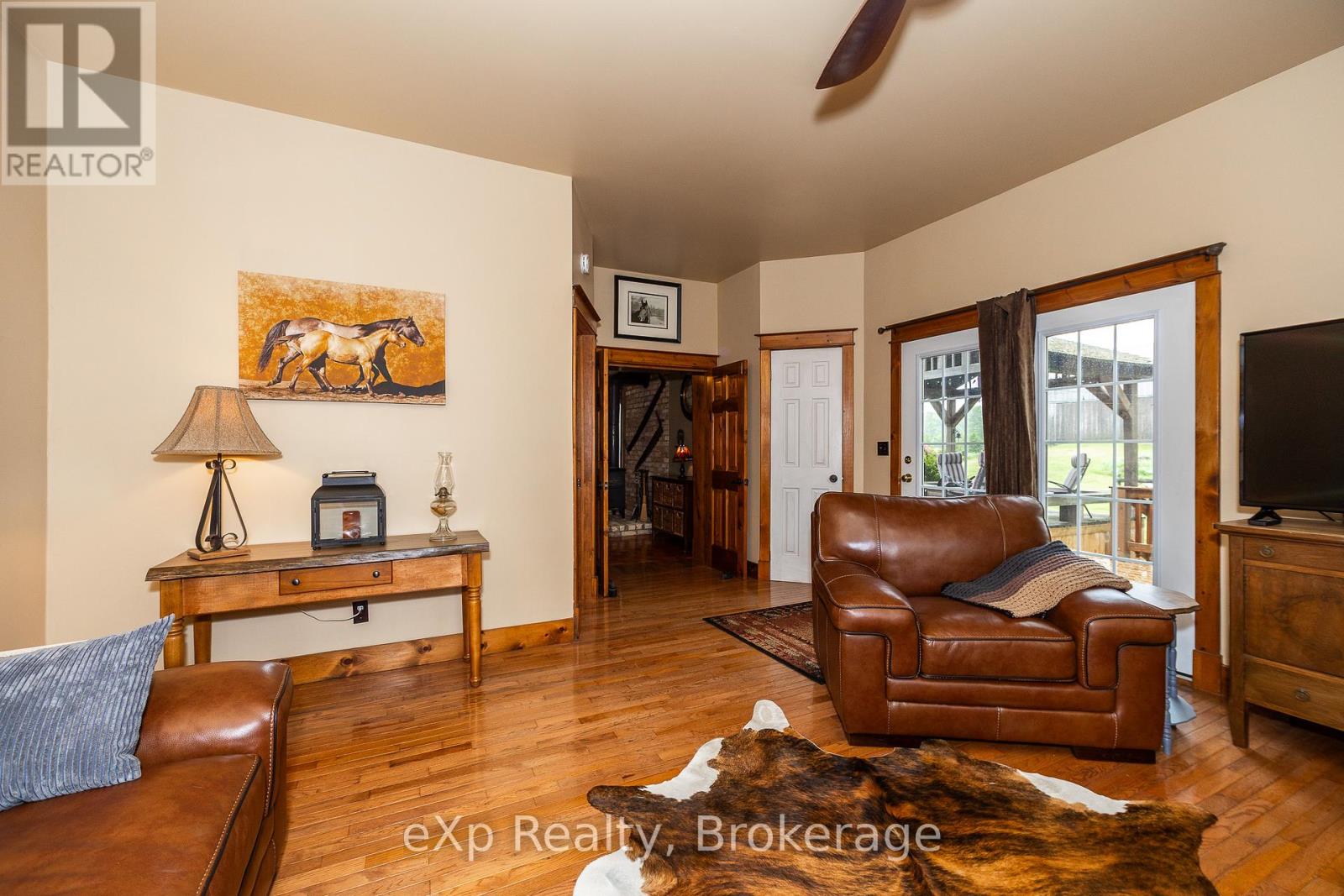 701768 5 Side Road Property Photo 7