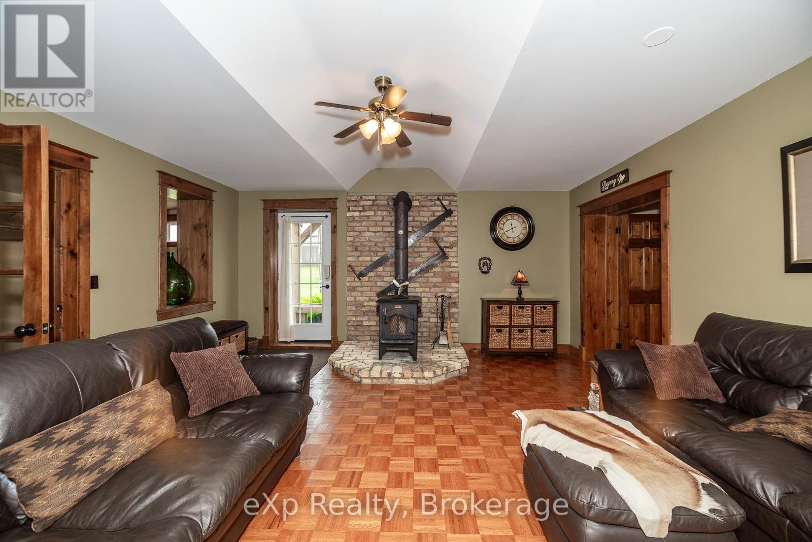 701768 5 Side Road Property Photo 18
