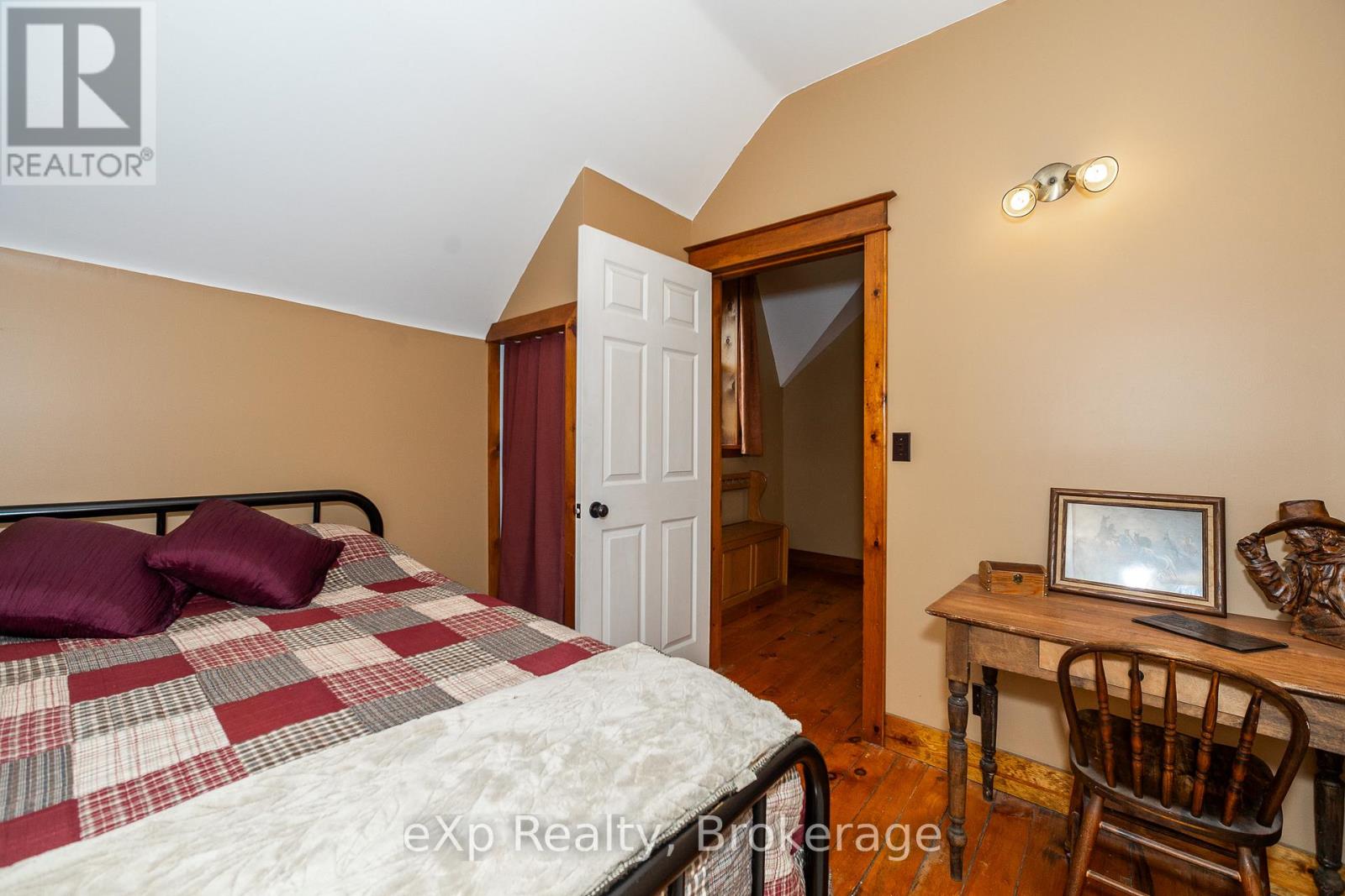 701768 5 Side Road Property Photo 22