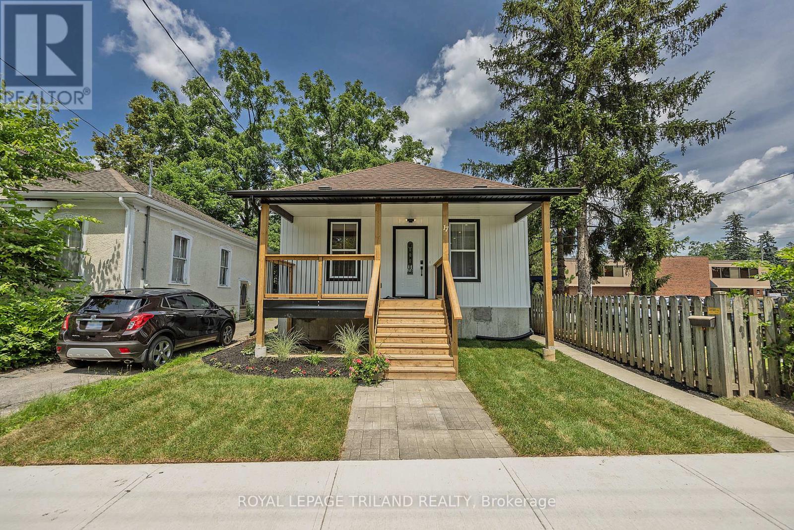 17 Cove Rd Property Photo 1