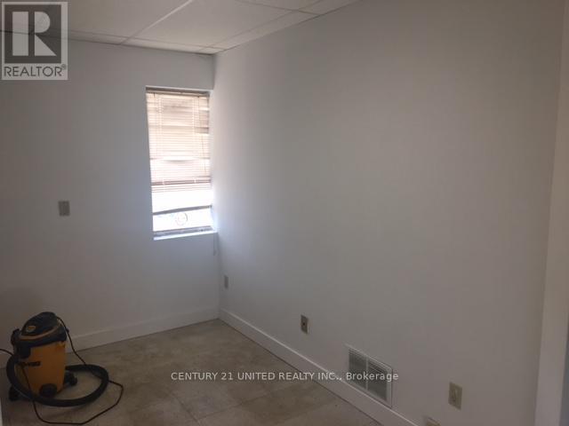 B - 675 The Queensway Property Photo 2