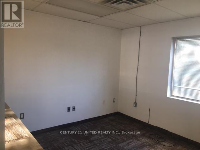 B - 675 The Queensway Property Photo 4