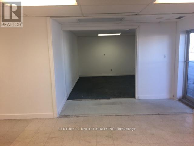 B - 675 The Queensway Property Photo 7