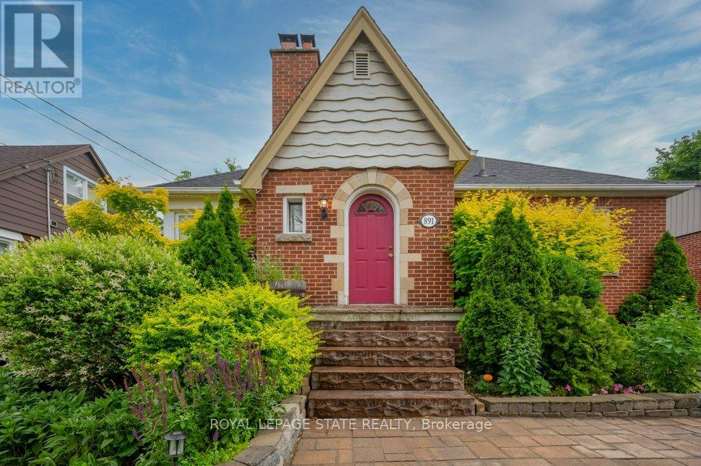 891 Garth Street Property Photo 1