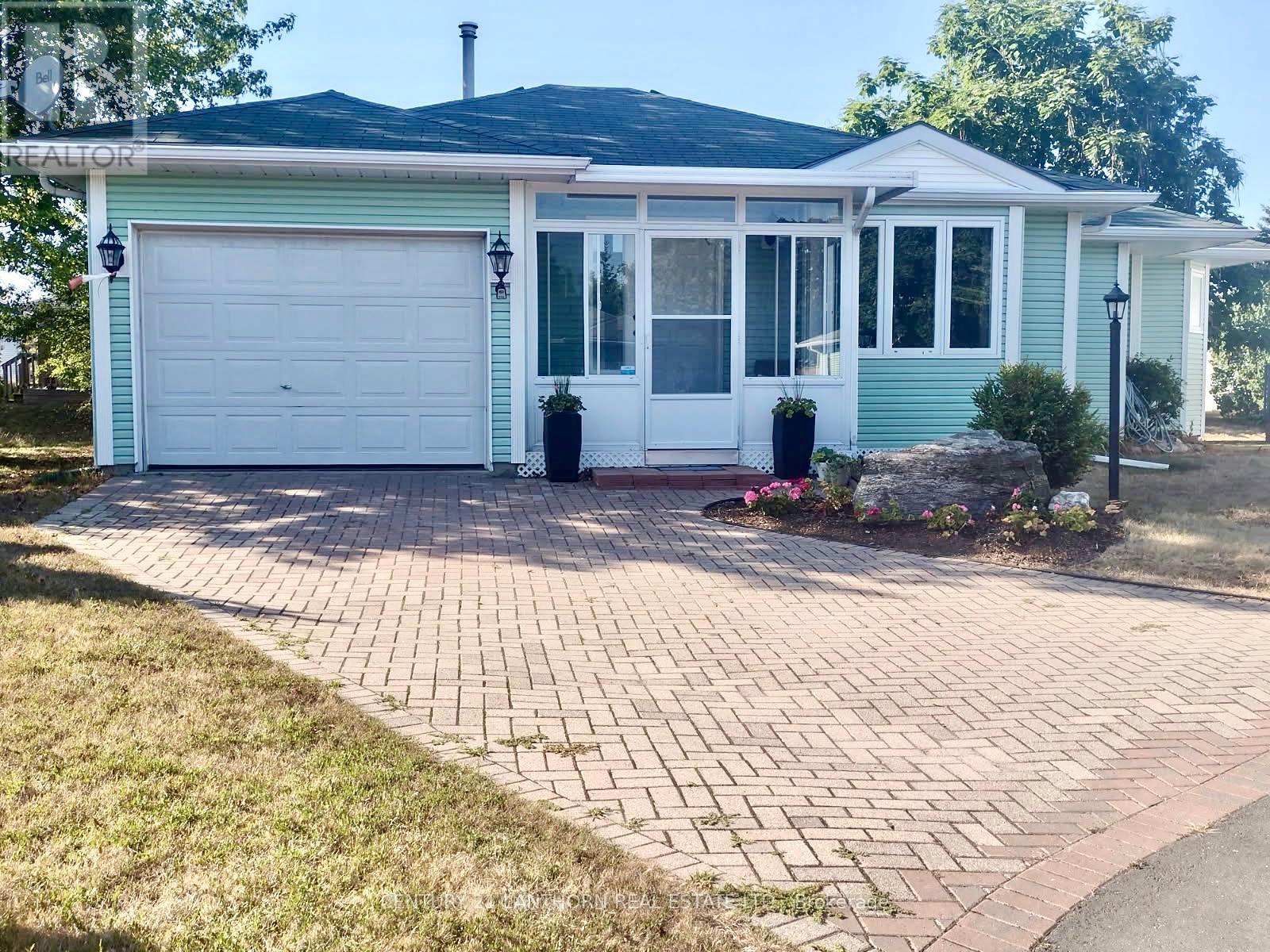 9 REYNOLDS PLACE Property Photo 1