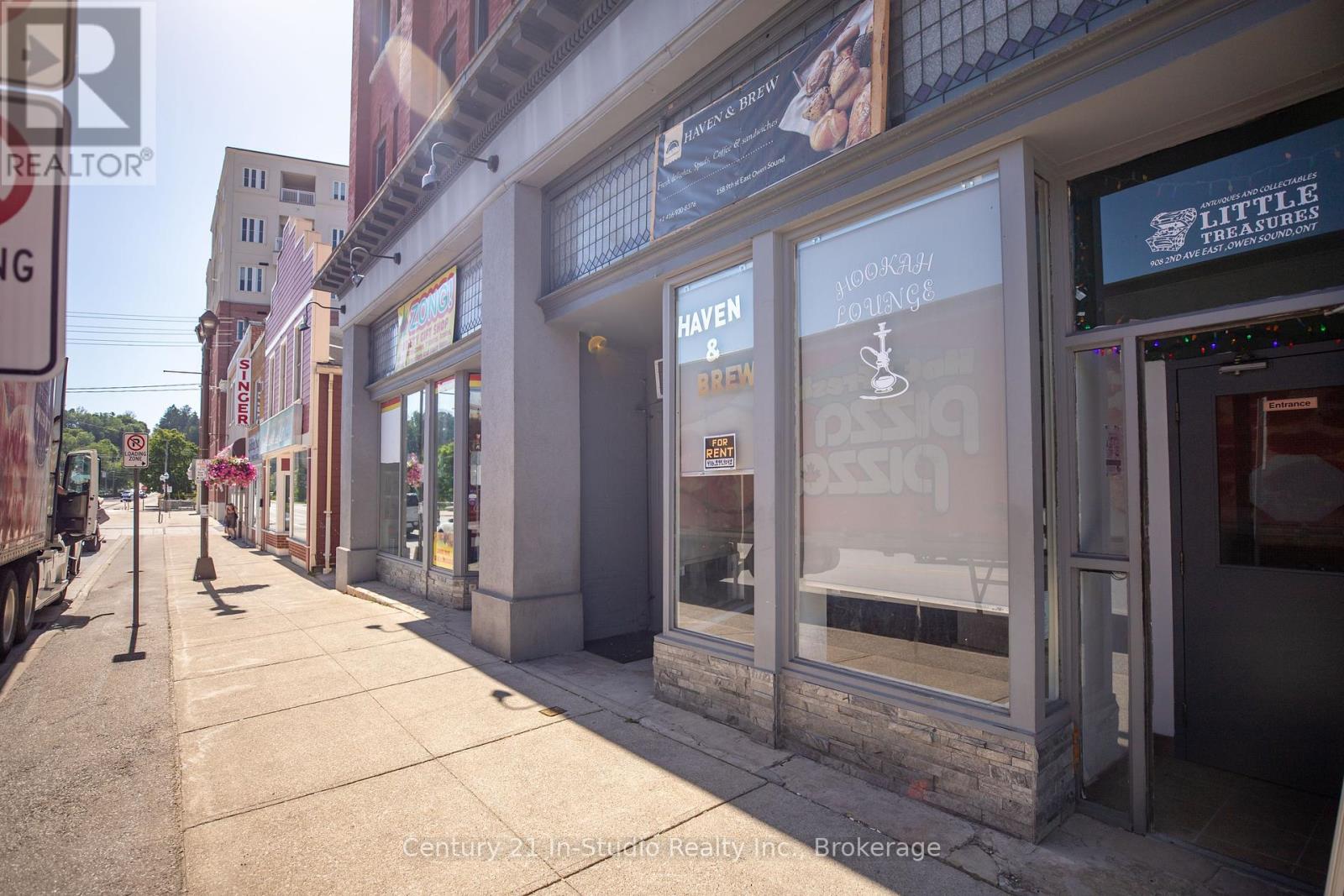 158 9th Street E Property Photo 2