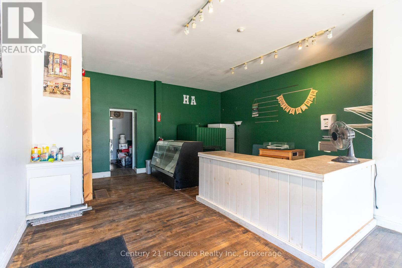 158 9th Street E Property Photo 3