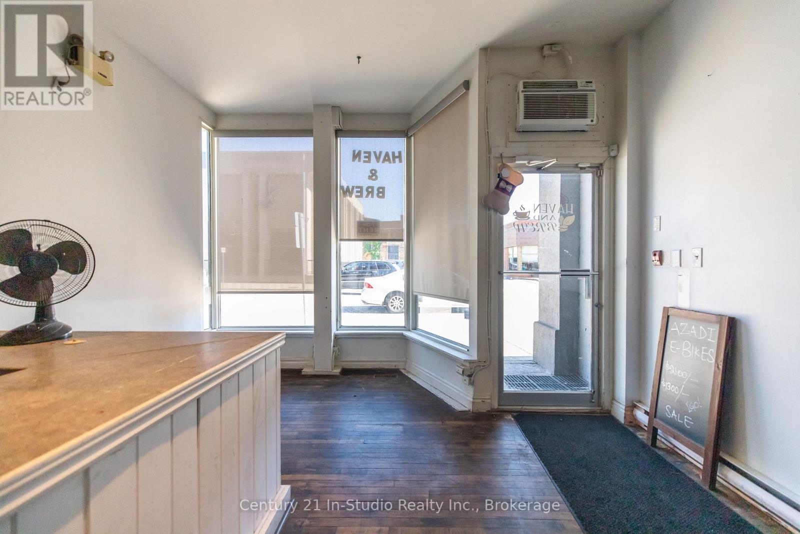 158 9th Street E Property Photo 6