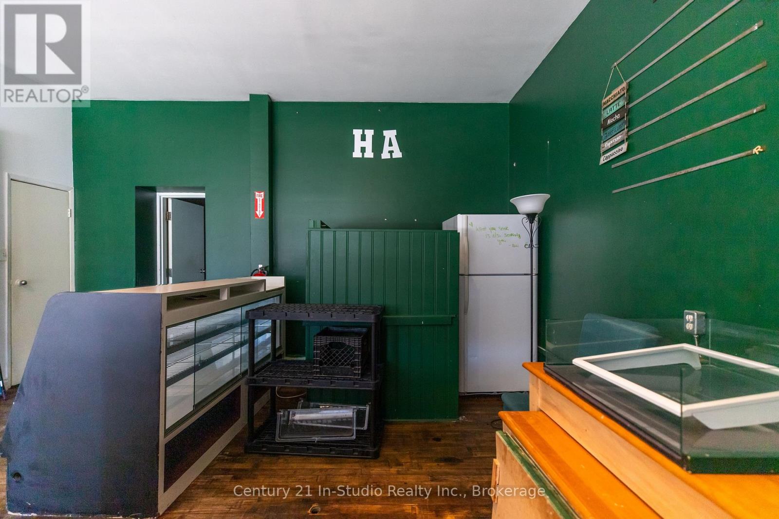 158 9th Street E Property Photo 7