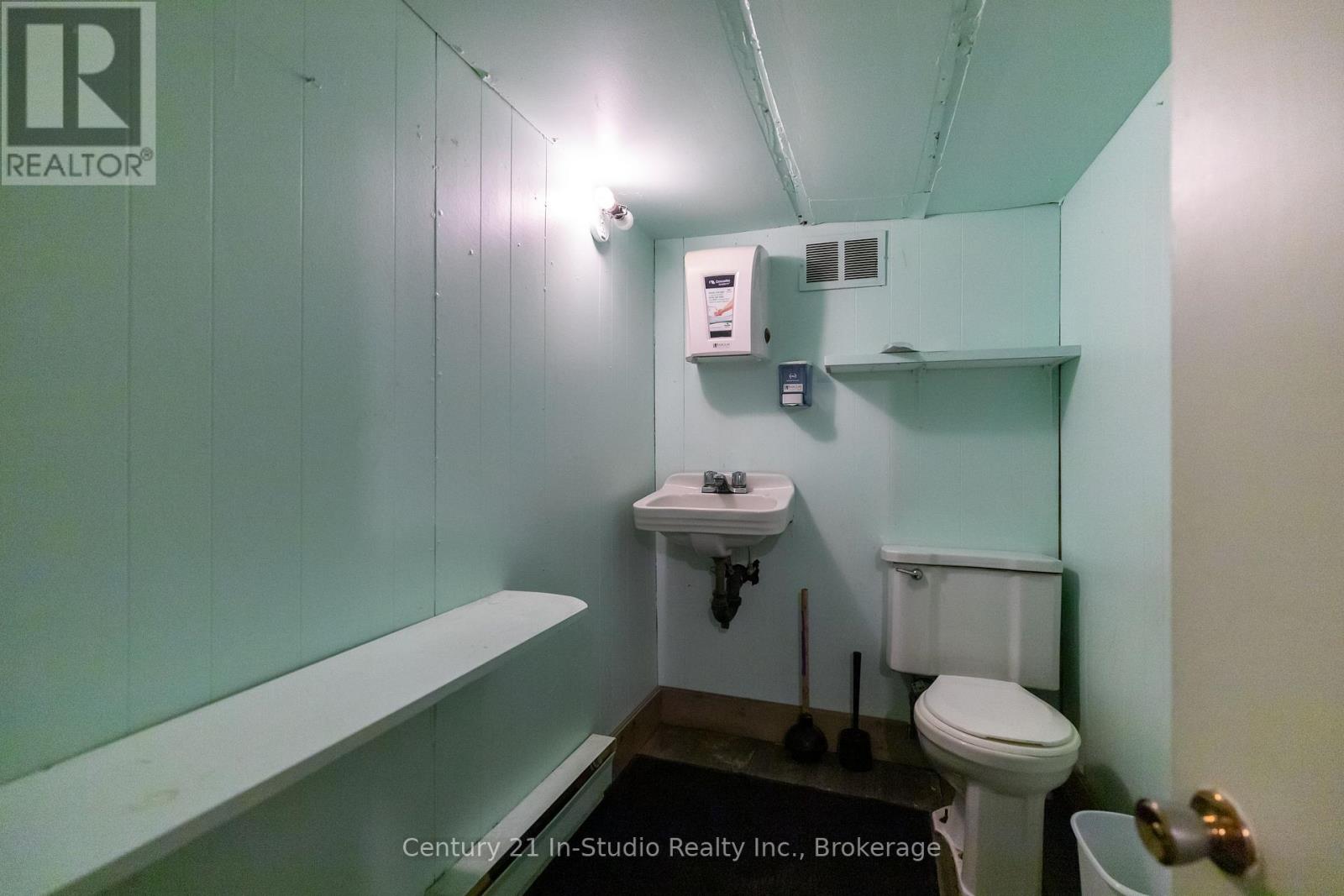 158 9th Street E Property Photo 8