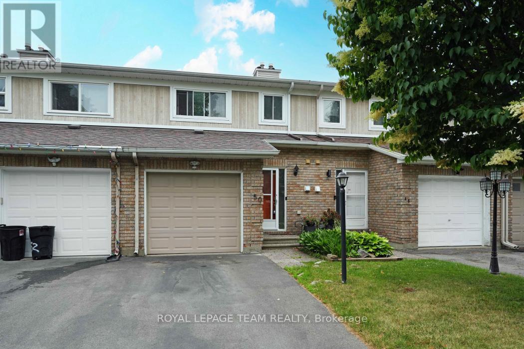 50 HUMMINGBIRD CRESCENT N Property Photo 1