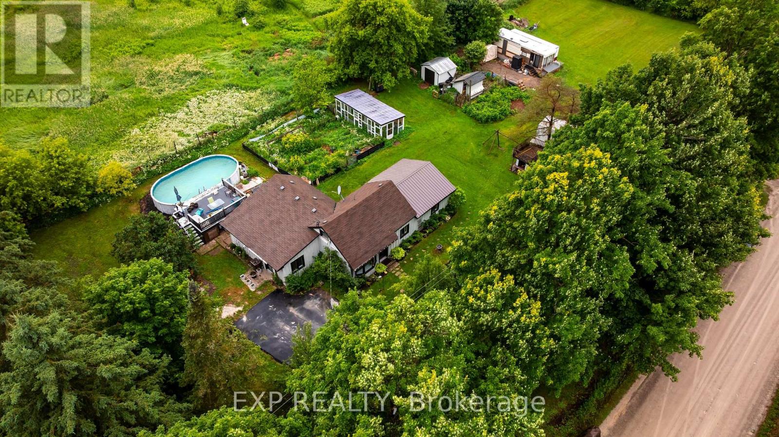 433116 4th Line Property Photo 1