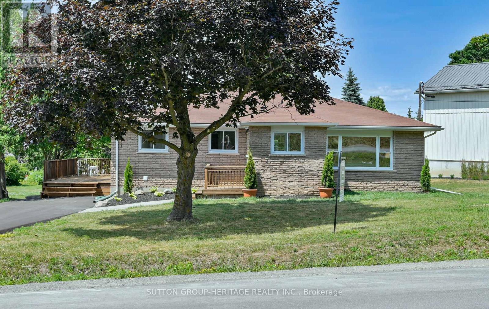 11 STURGEON CRESCENT Property Photo 1