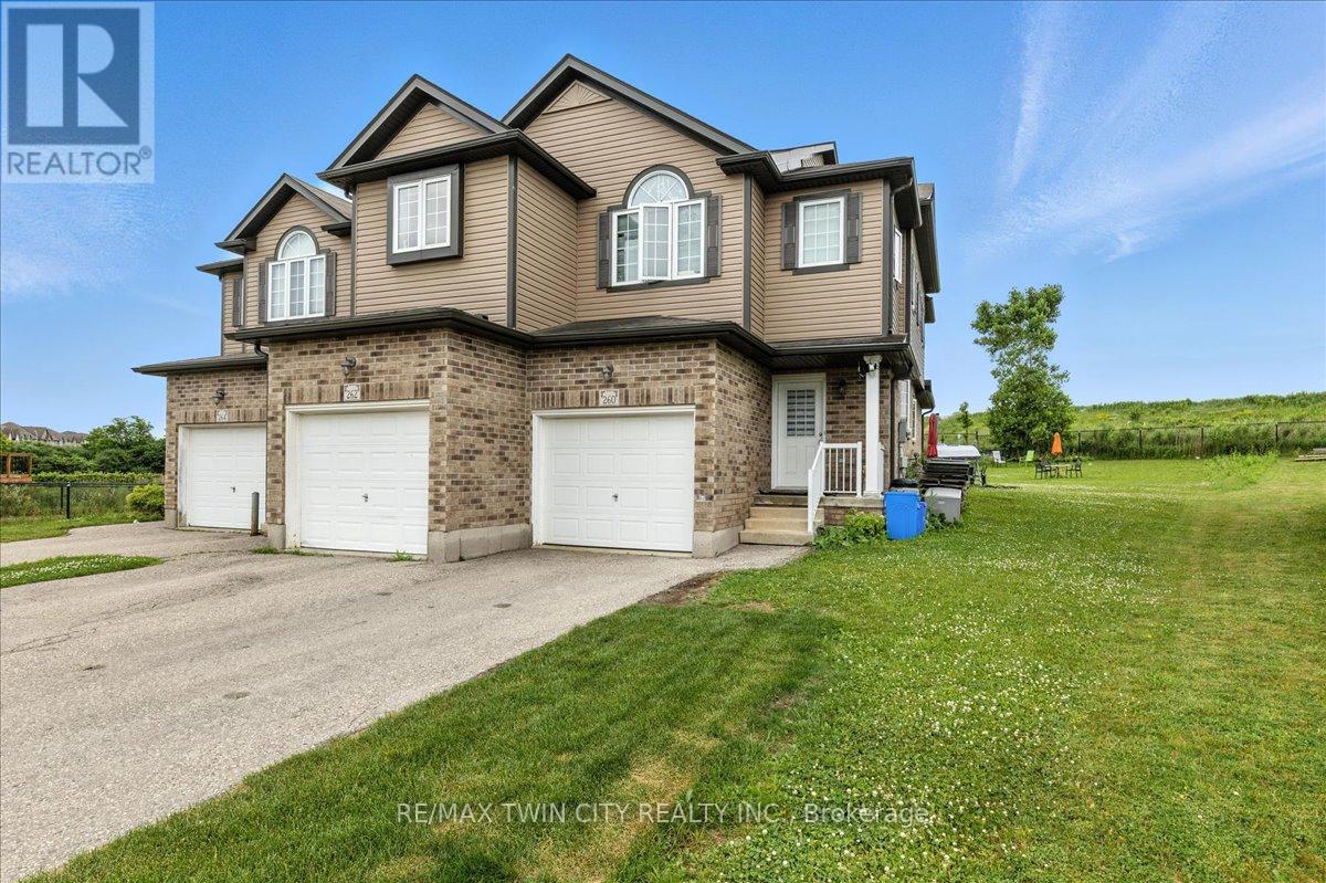 260 COUNTRYSTONE CRESCENT Property Photo 1