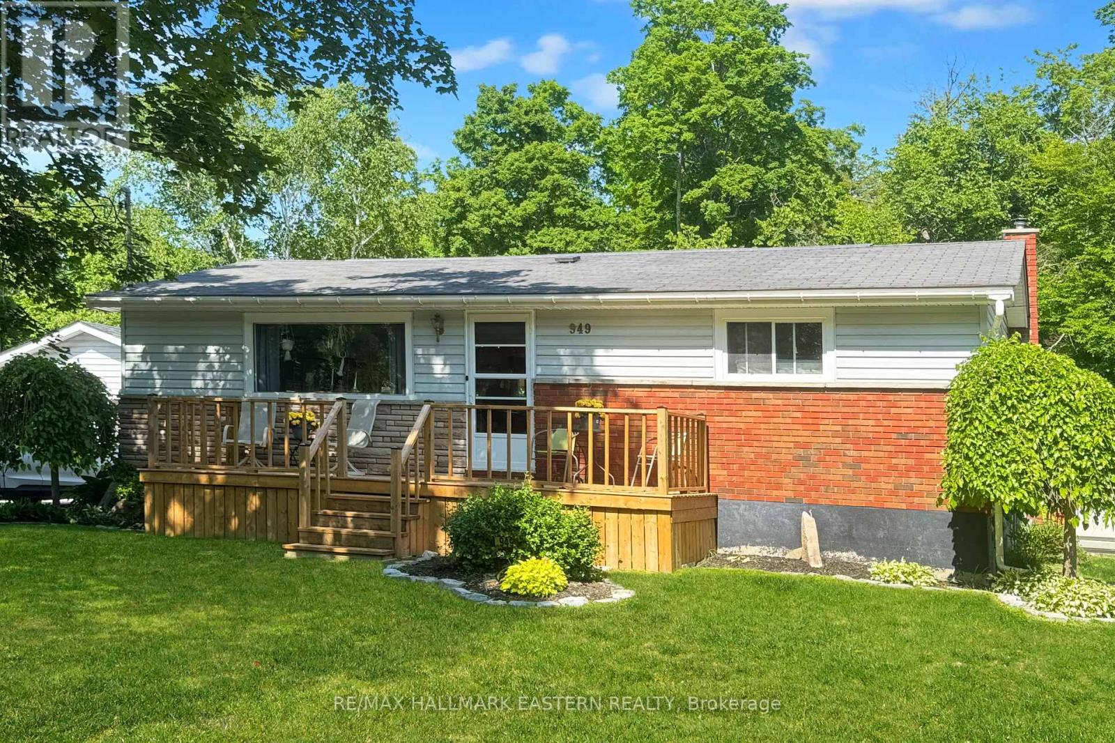 949 Hutchison Drive Property Photo 1