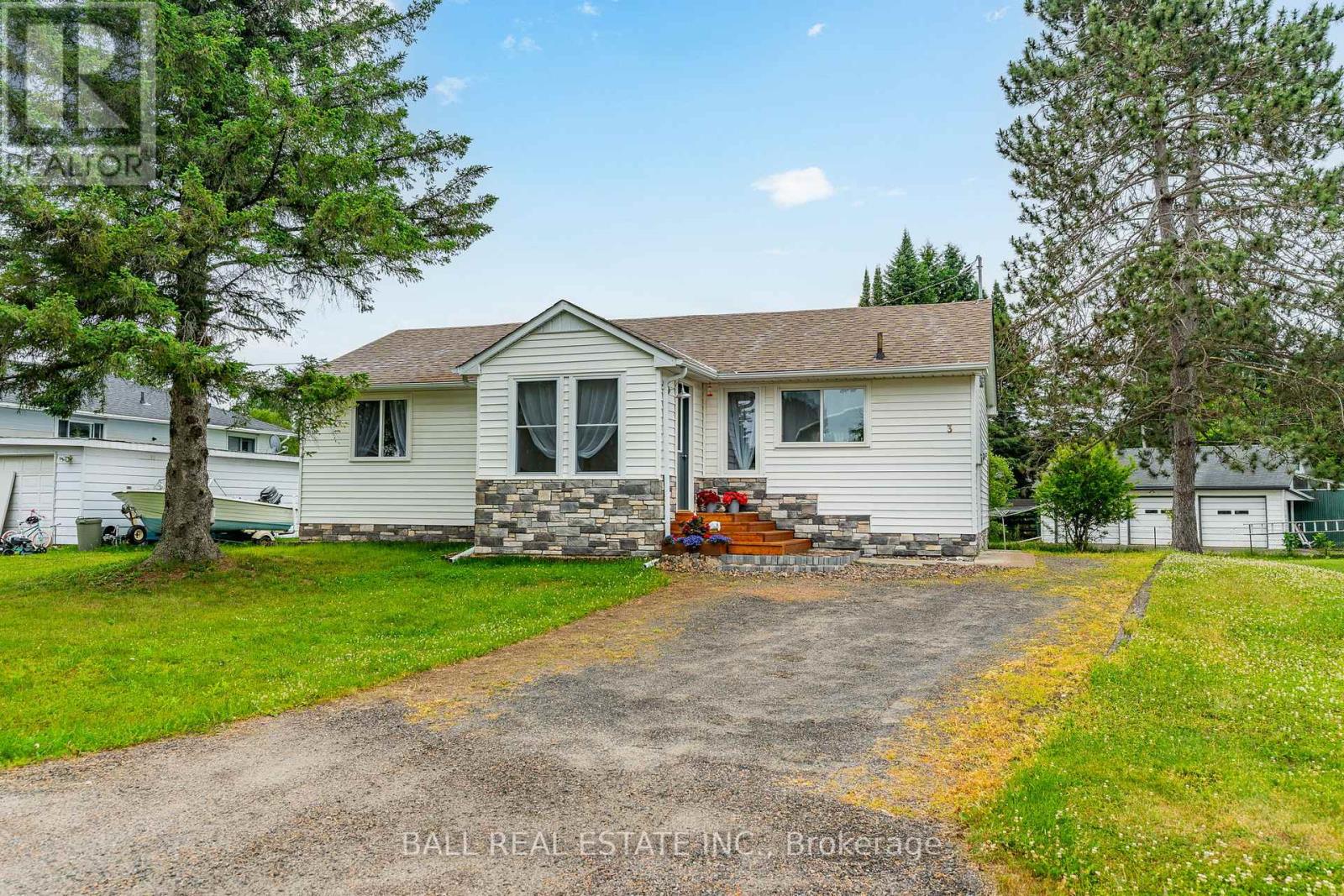 3 LARCH STREET Property Photo 1
