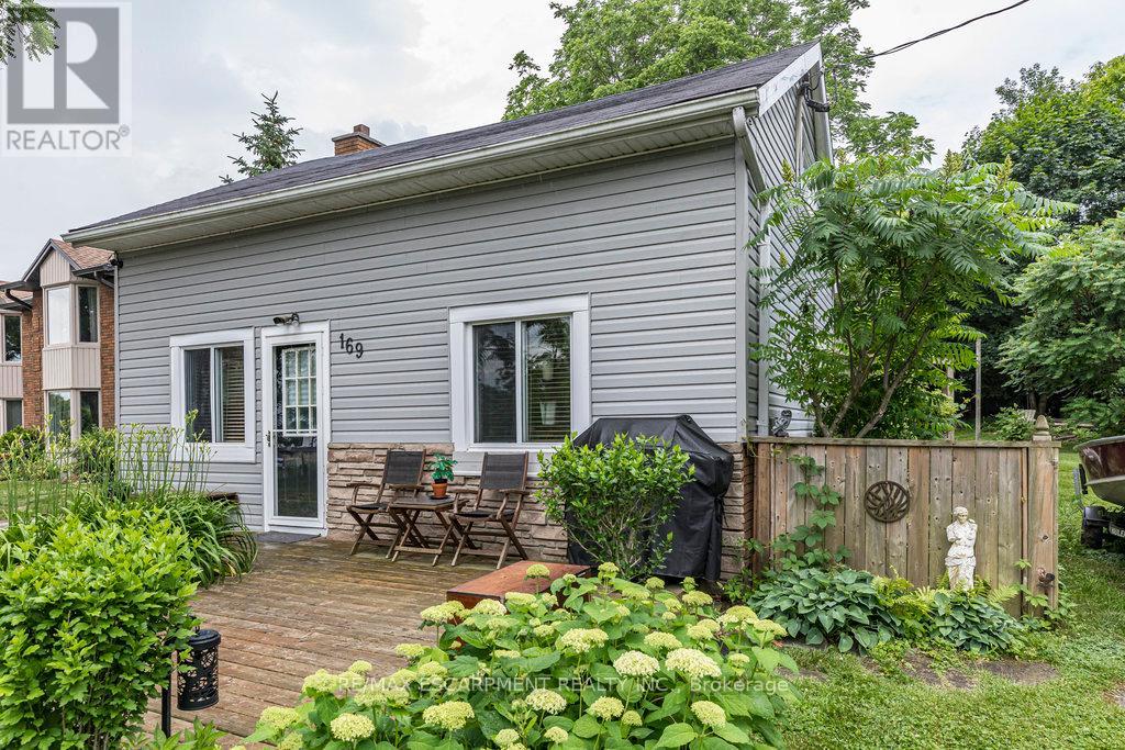 169 FORFAR STREET W Property Photo 1