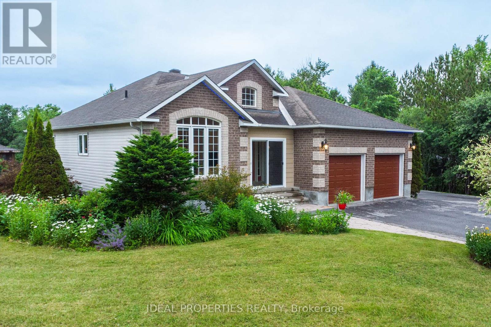 208 Pine Ridge Drive Property Photo 1