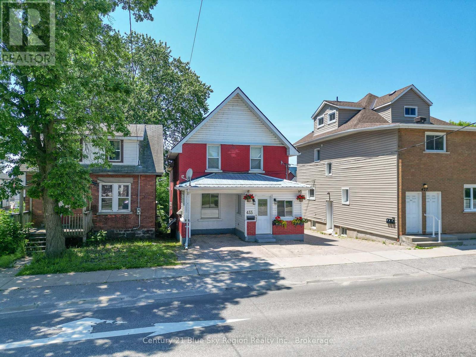 433 MCINTYRE STREET E Property Photo 1