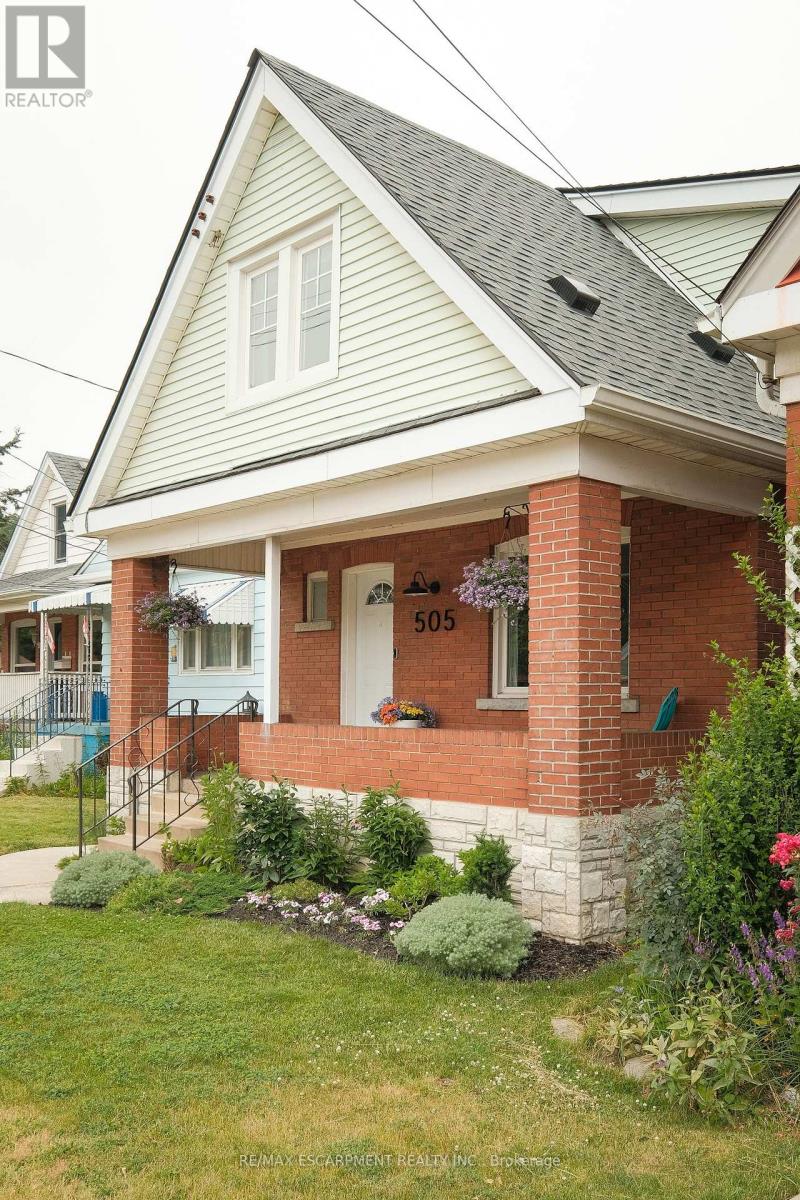 505 QUEENSDALE AVENUE E Property Photo 1