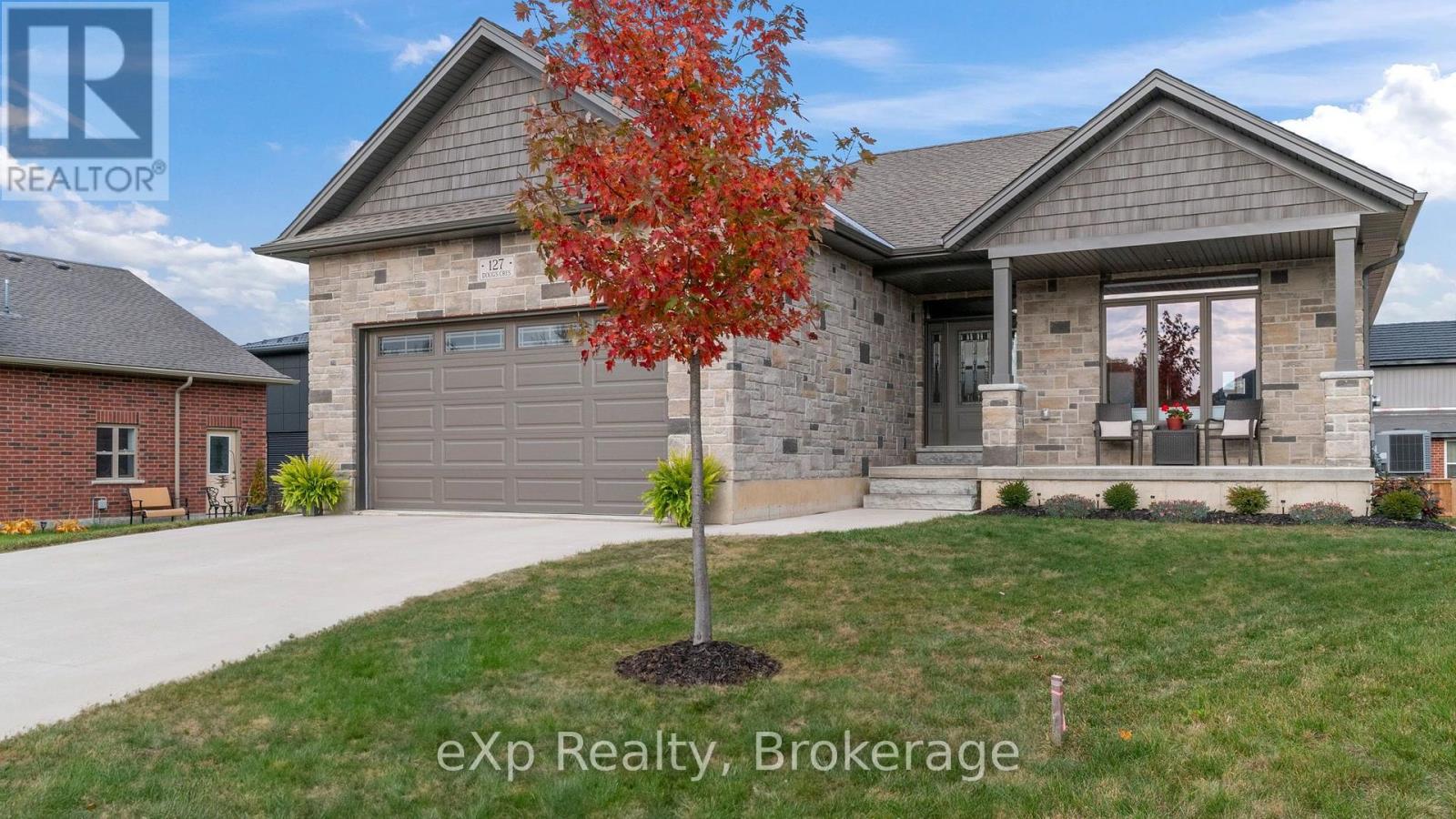 127 DOUG'S CRESCENT Property Photo 1
