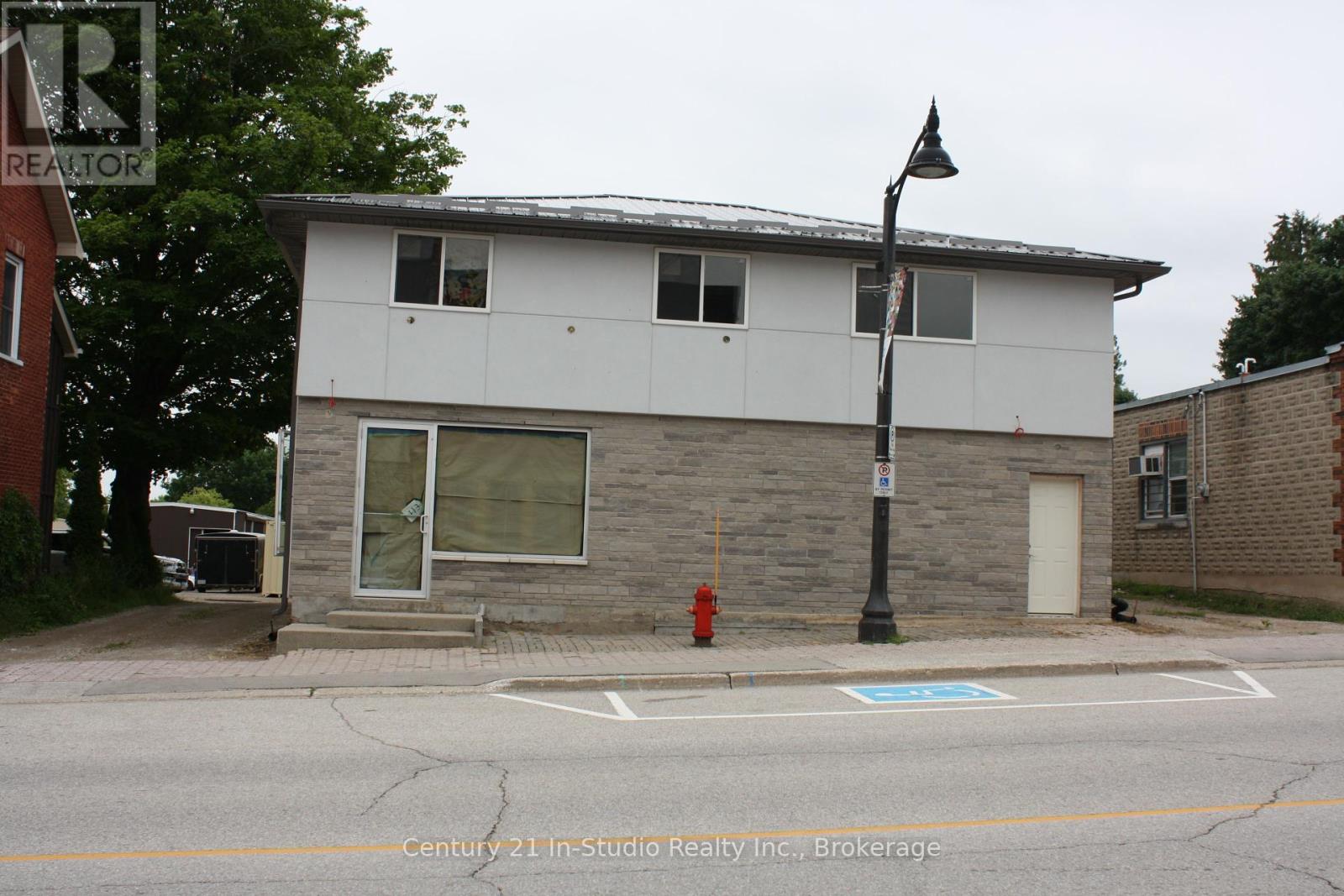 Unit A - 413 Queen Street S Property Photo 1