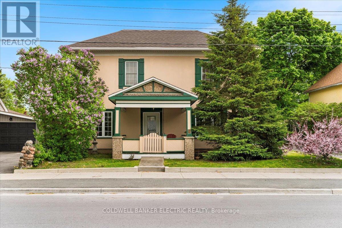 79 Doxsee Avenue N Property Photo 1