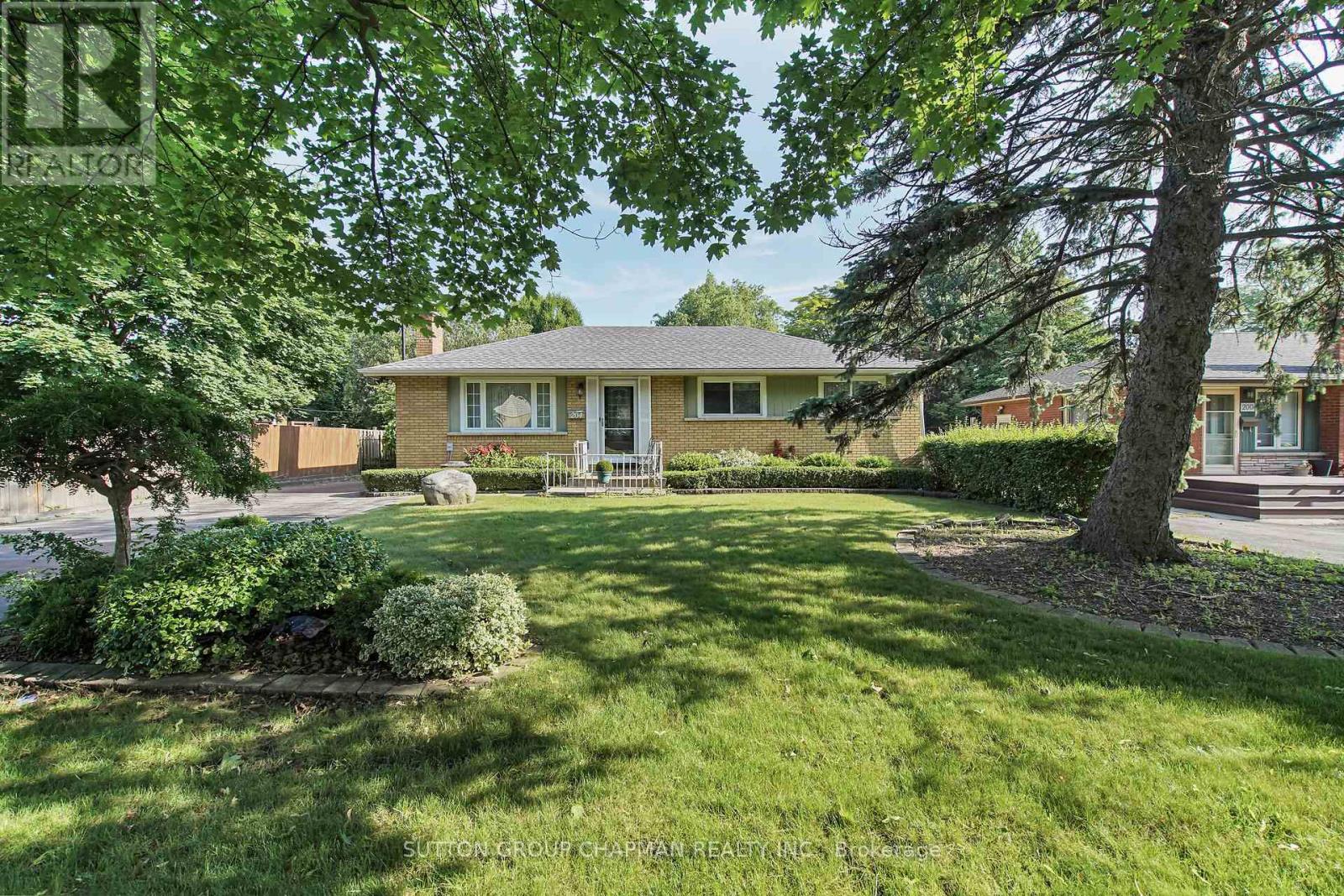204 GLADMAN AVENUE Property Photo 1