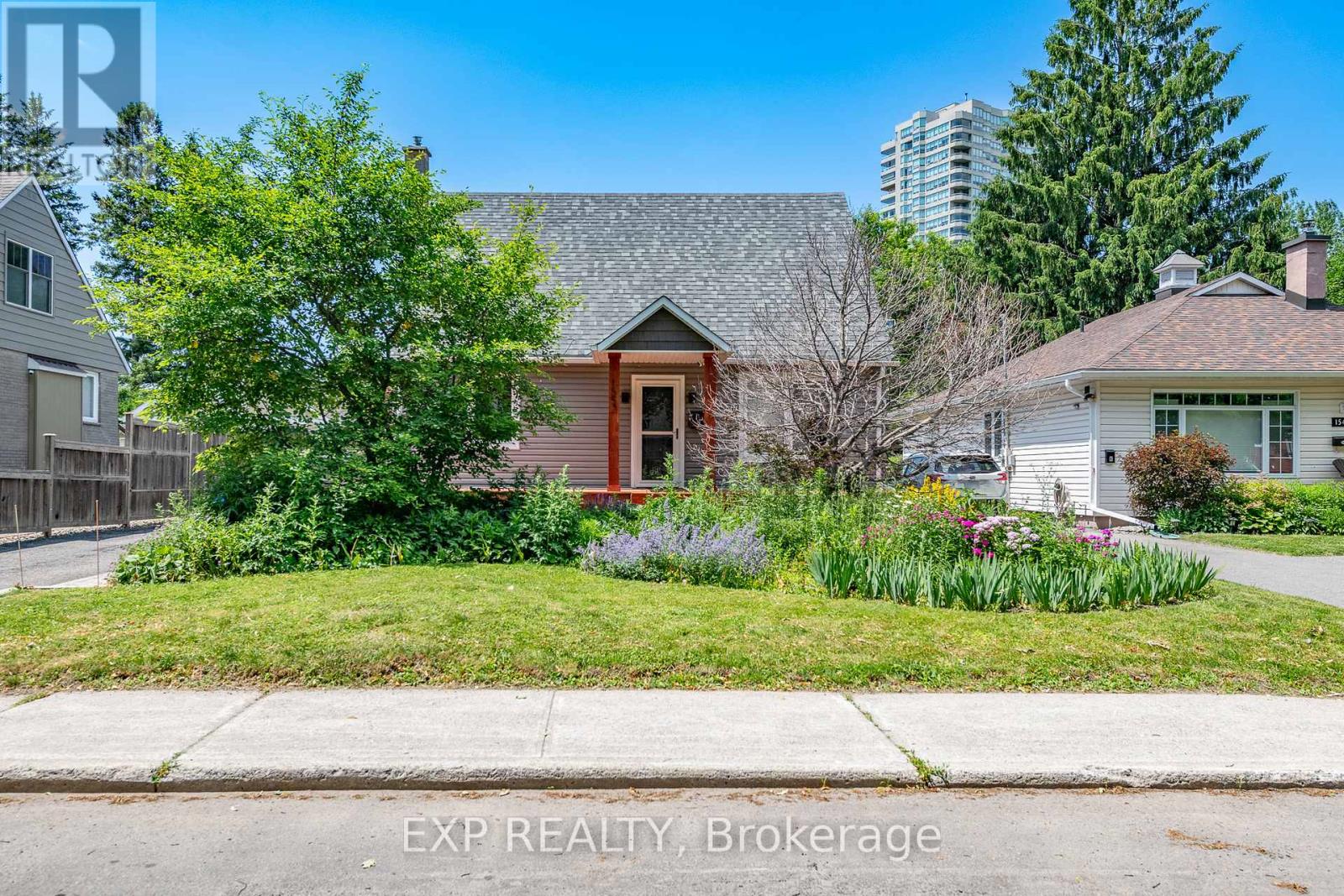 1552 Caledon Street Property Photo 2