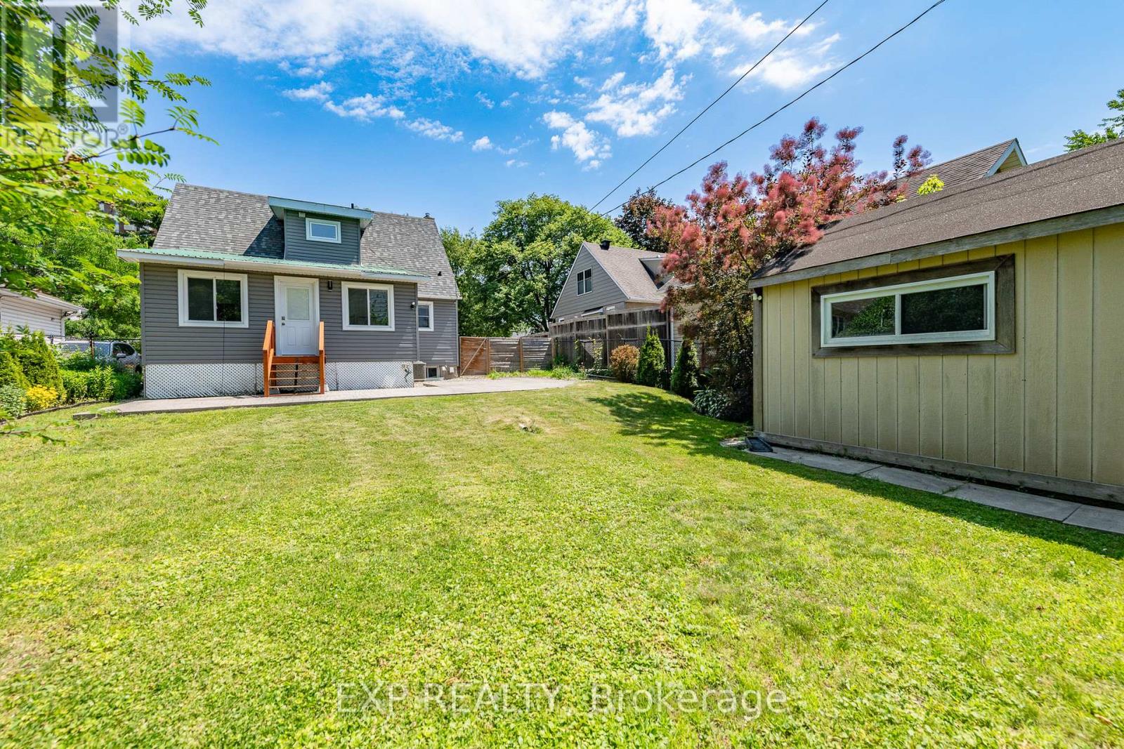 1552 Caledon Street Property Photo 8