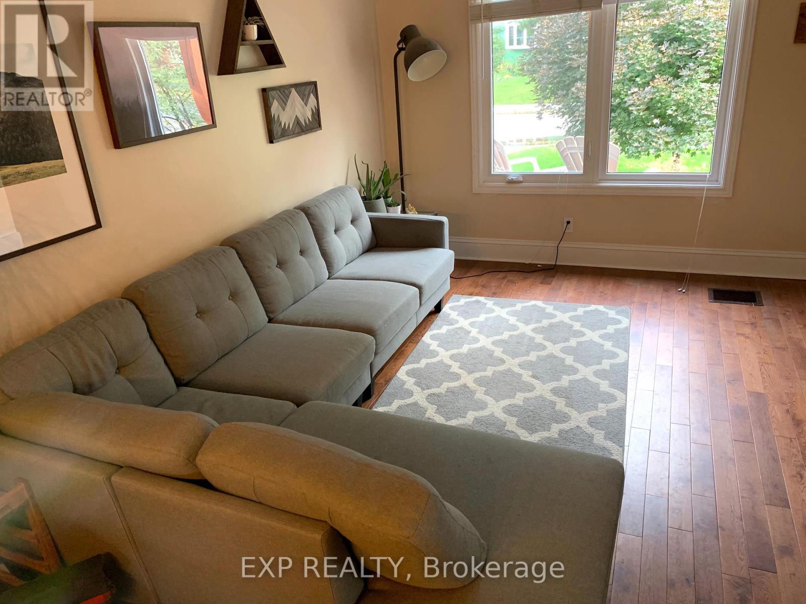 1552 Caledon Street Property Photo 14