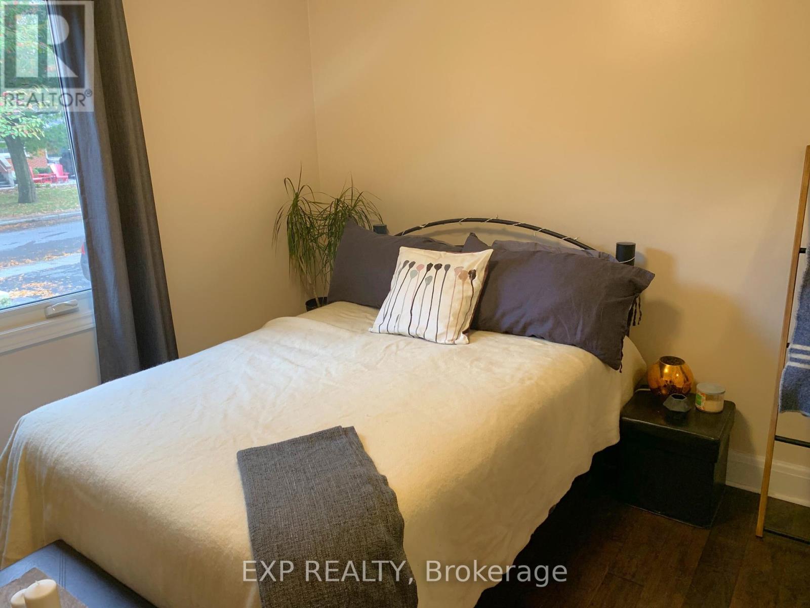1552 Caledon Street Property Photo 23