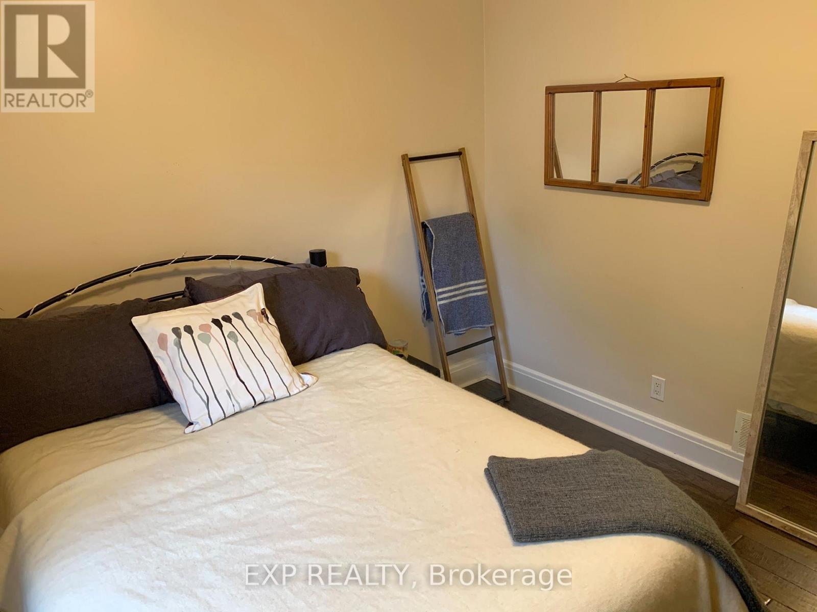 1552 Caledon Street Property Photo 24