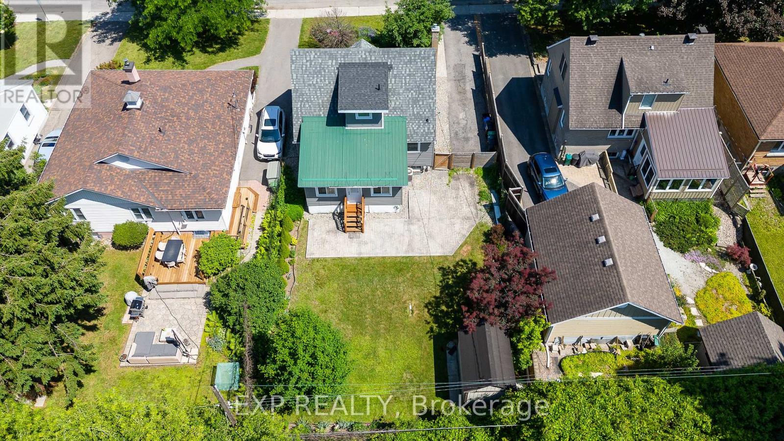 1552 Caledon Street Property Photo 37