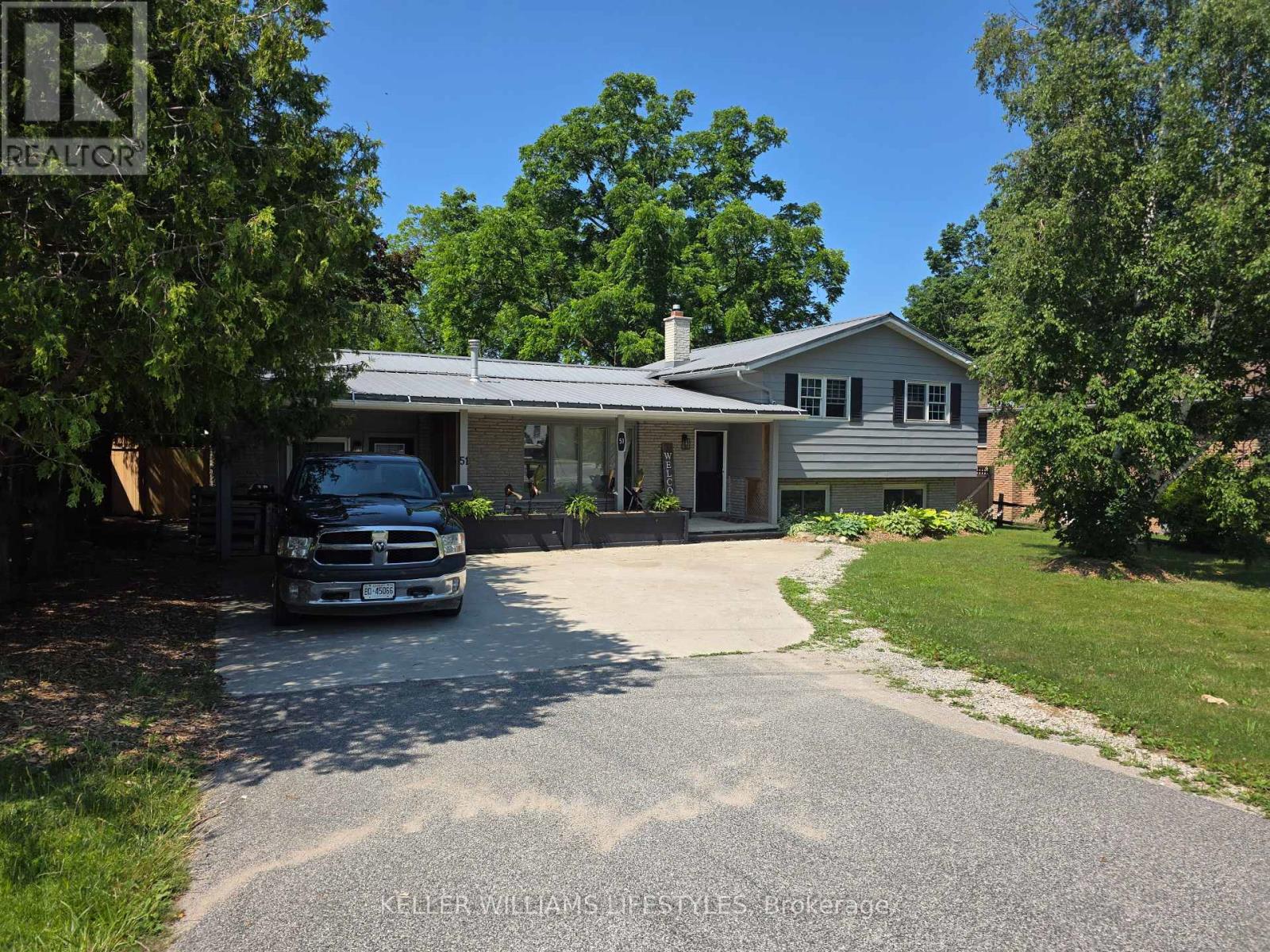 51 Main Street S Property Photo 1