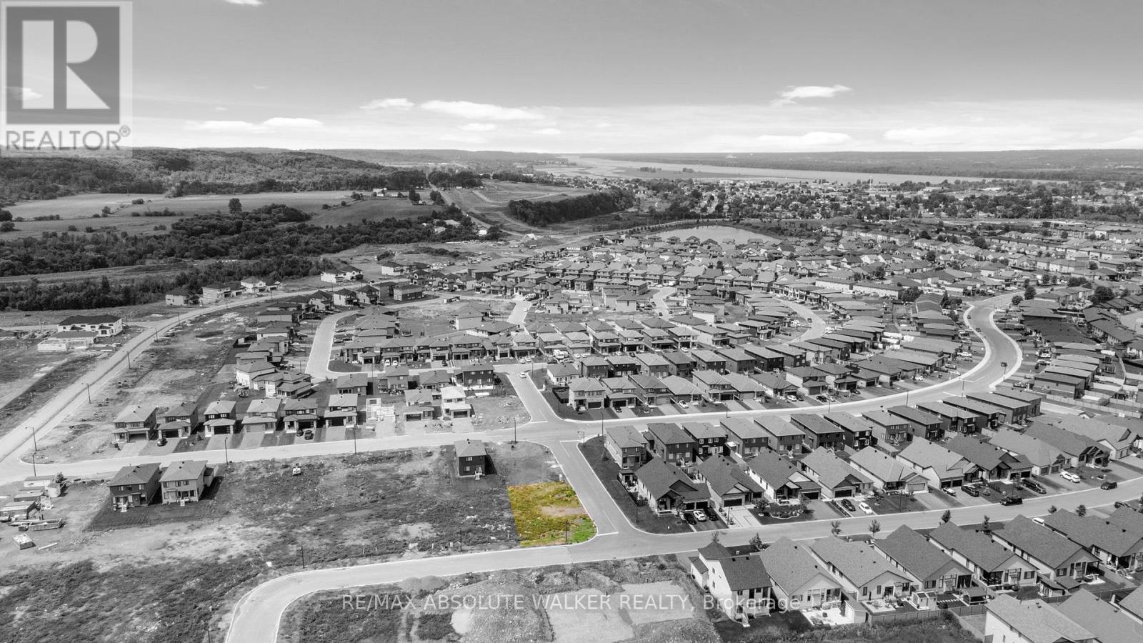 311 Turquoise Street Property Photo 5