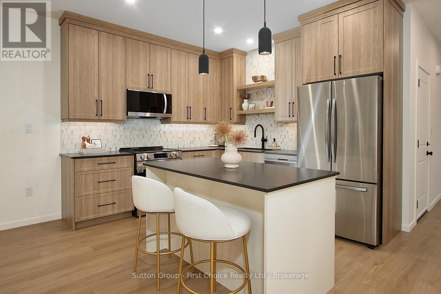 32 Cobourg Lane Property Photo 4