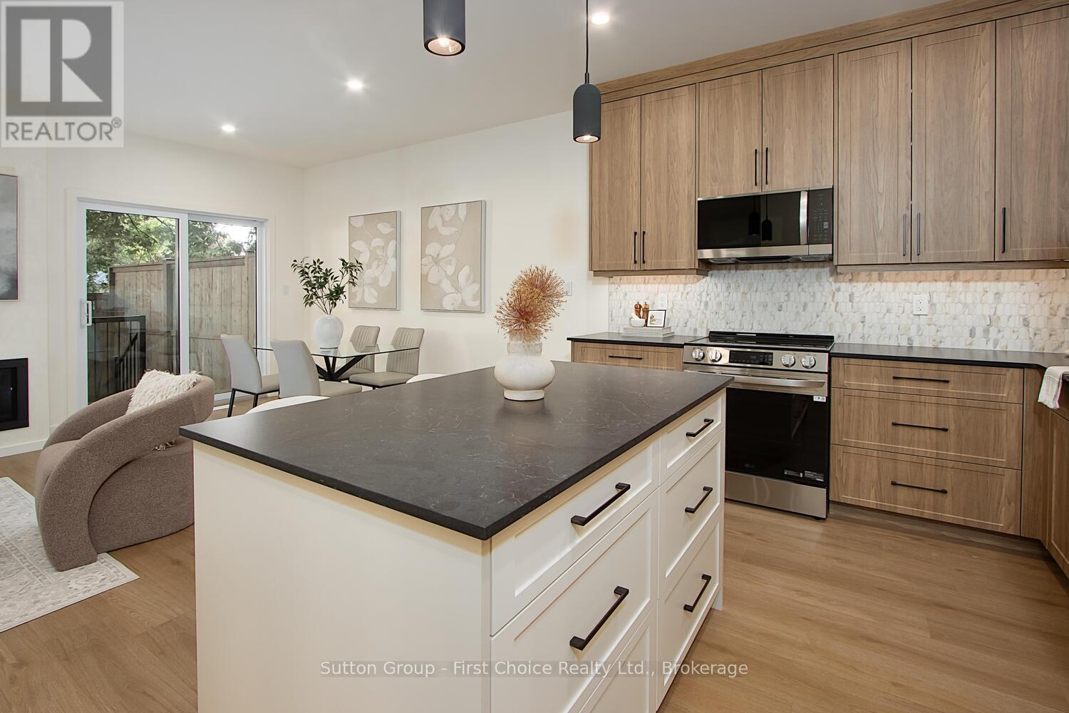 32 Cobourg Lane Property Photo 5