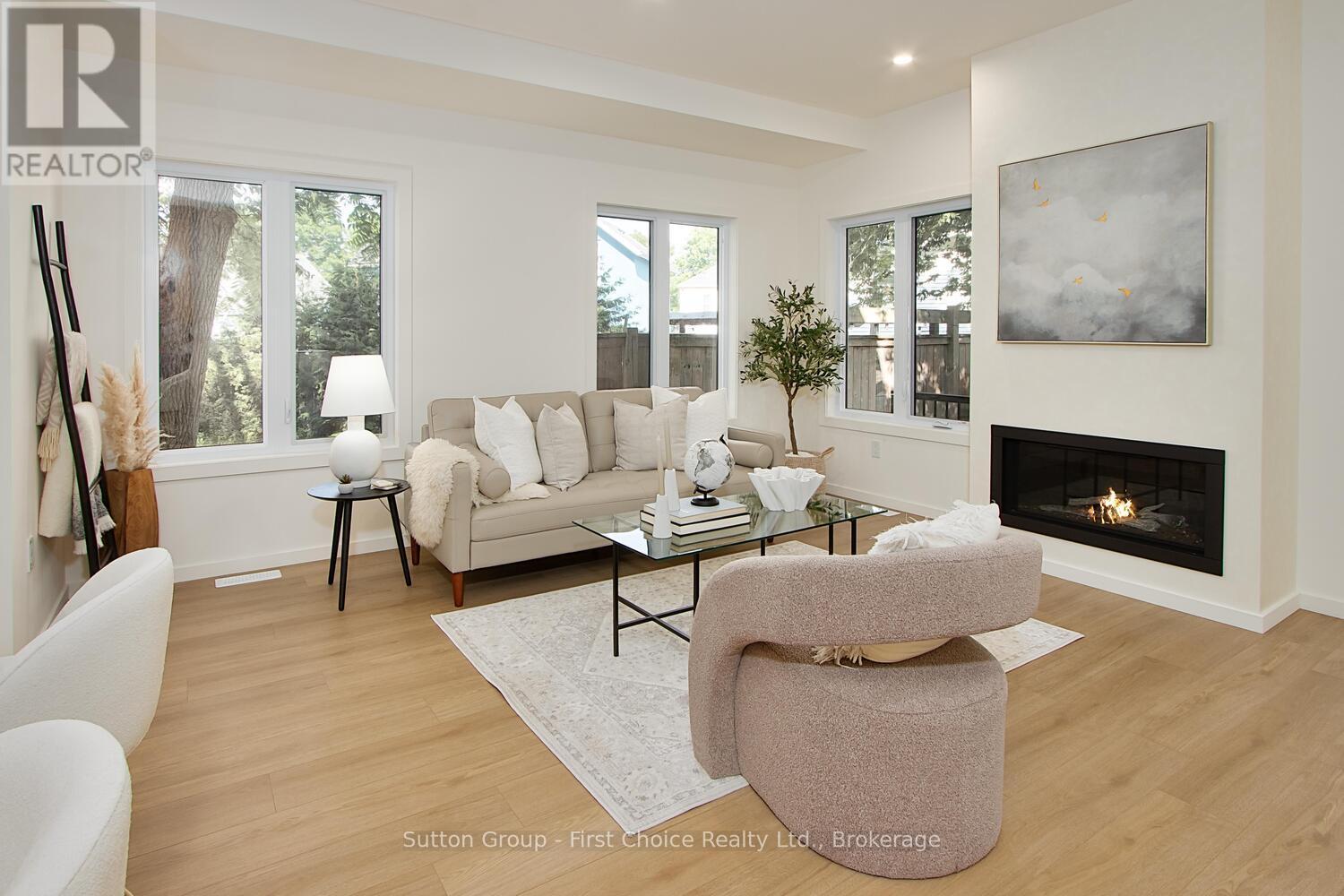 32 Cobourg Lane Property Photo 6