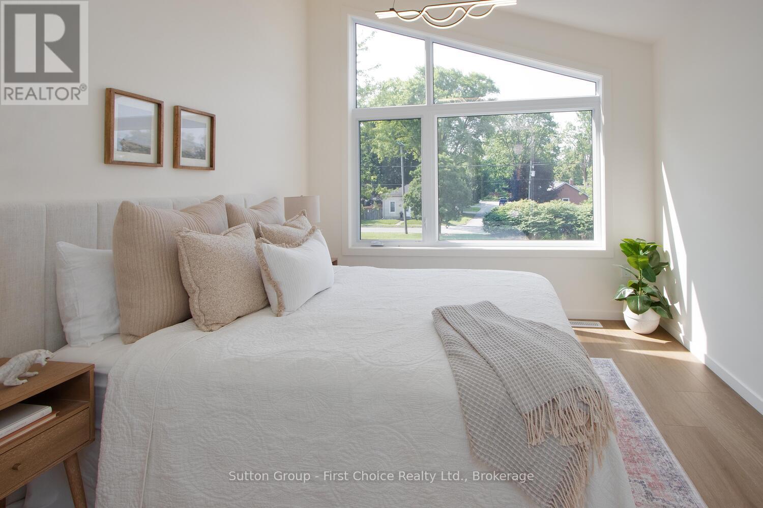 32 Cobourg Lane Property Photo 9