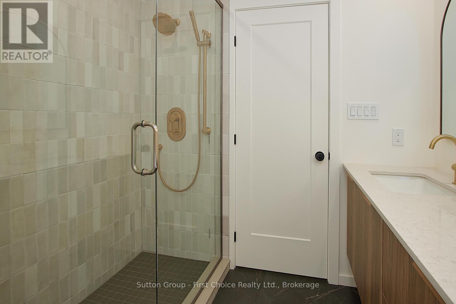 32 Cobourg Lane Property Photo 12