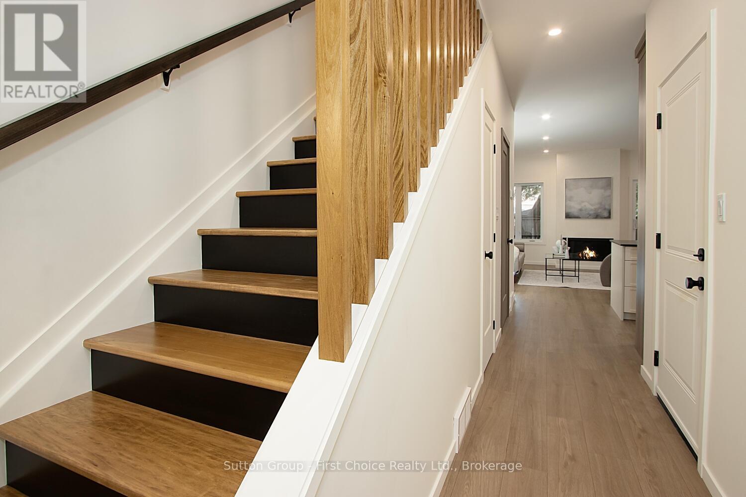 32 Cobourg Lane Property Photo 16